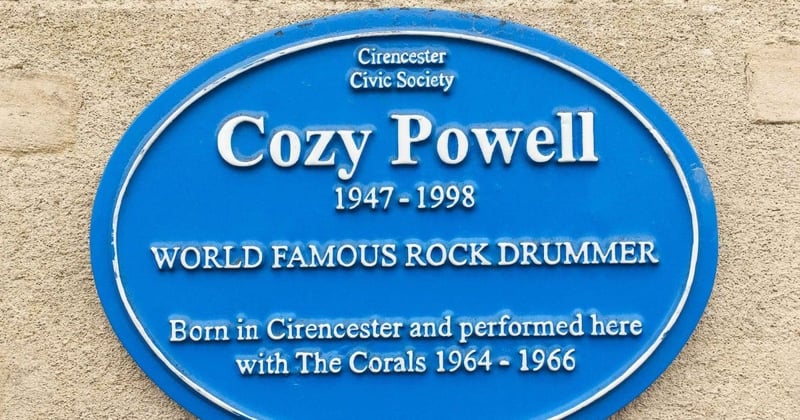 Blue plaque, Corn Hall Circencester. Credit World Animal Protection